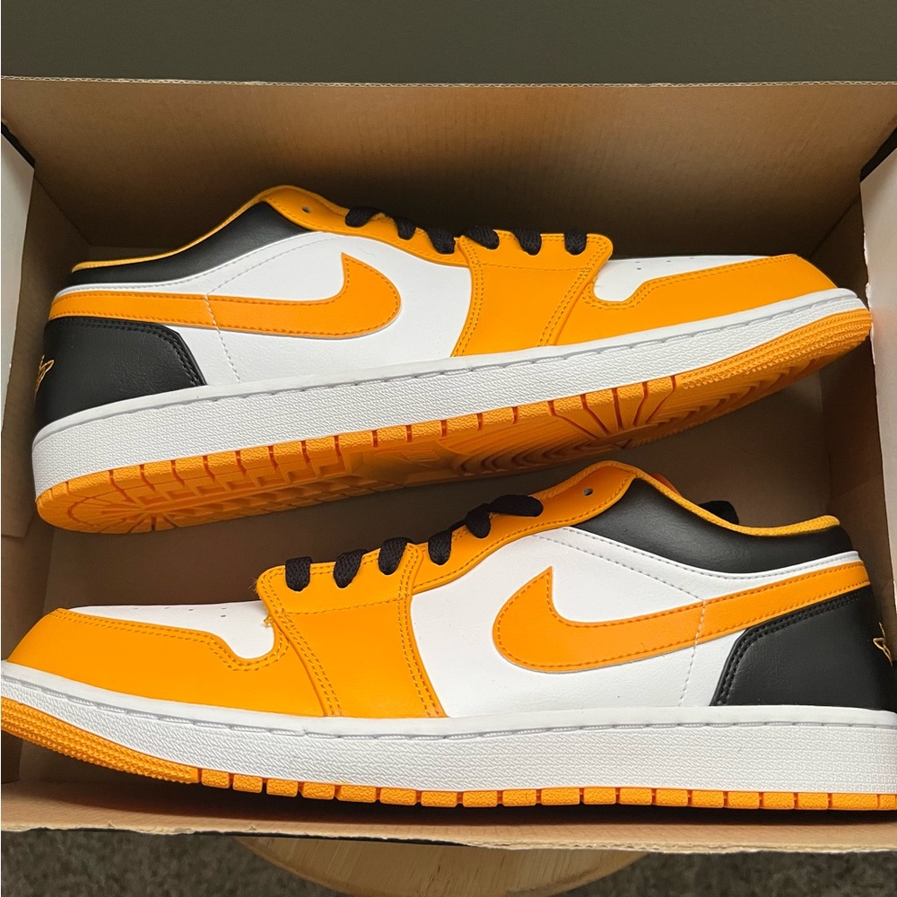 Brand new air Jordan 1 low taxi
